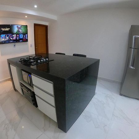 Th 101 - Flat Com Banheira De Hidromassagem Apartment โกเวร์นาดอร์ วาลาดาเรส ภายนอก รูปภาพ